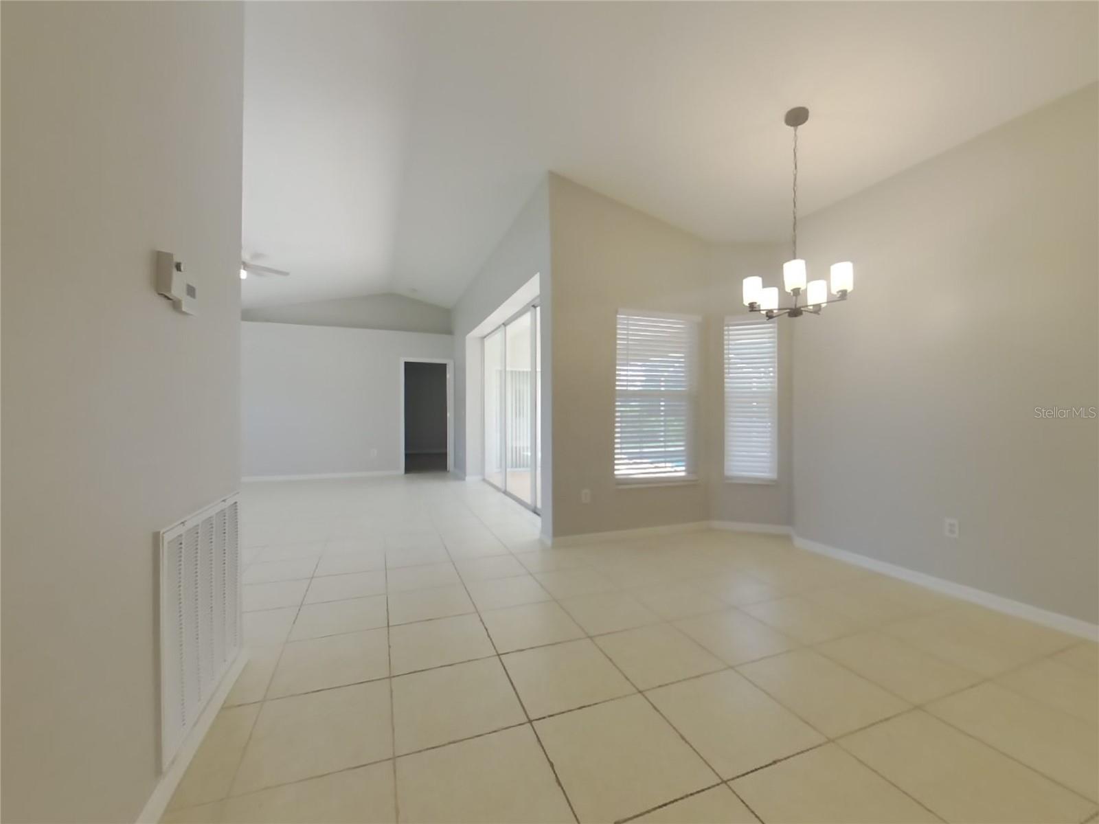 Image 5 of 20 For 2740 Begonia Terrace