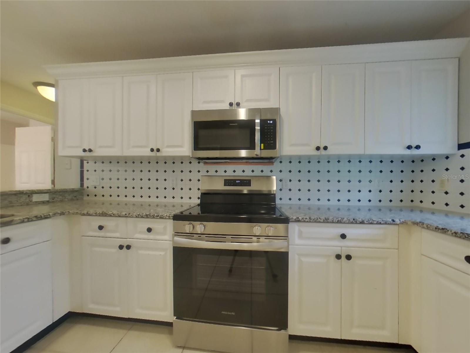 Image 7 of 20 For 2740 Begonia Terrace