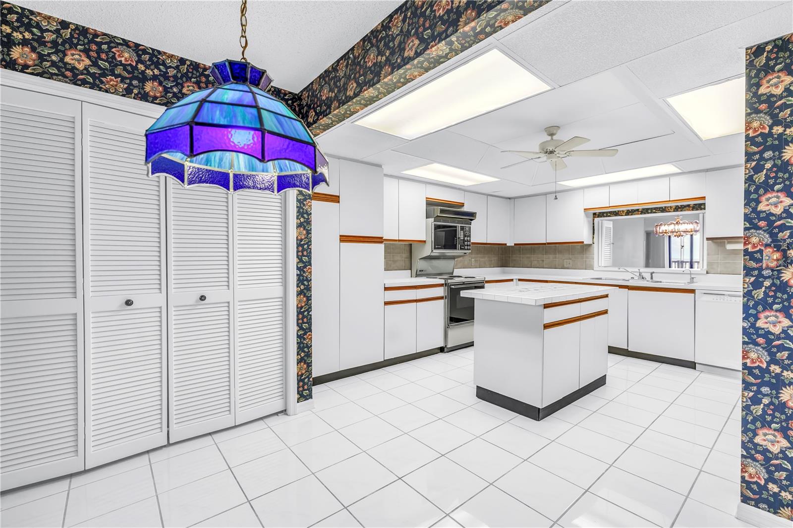 Image 6 of 50 For 6600 Sunset Way  508