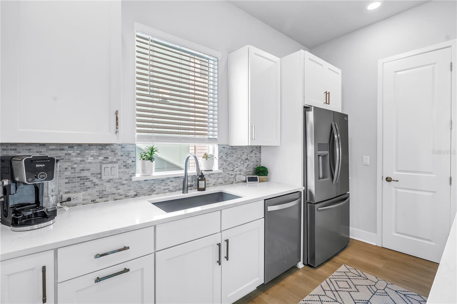 Image 21 of 65 For 2873 1st Avenue S