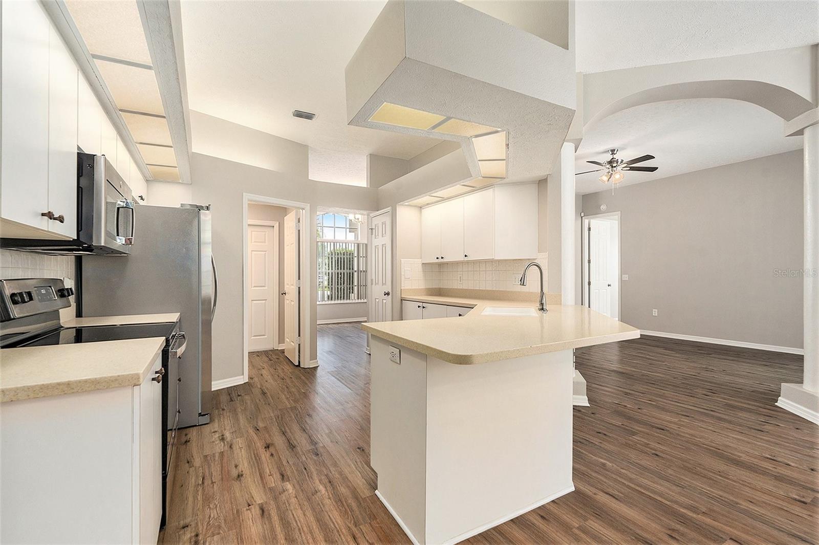 Listing photo id 11 for 12031 Penzance Lane