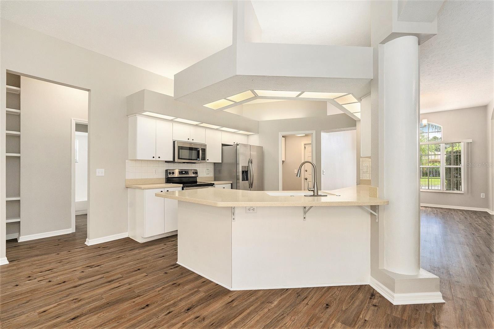 Listing photo id 12 for 12031 Penzance Lane