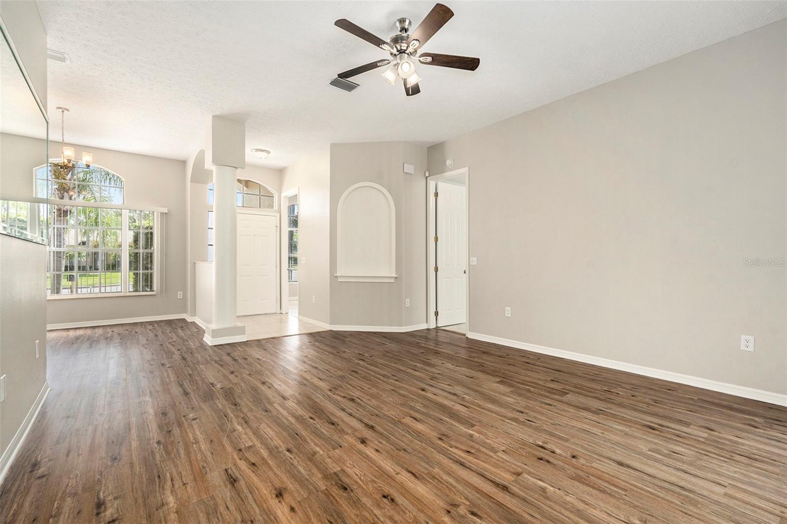 Listing photo id 2 for 12031 Penzance Lane
