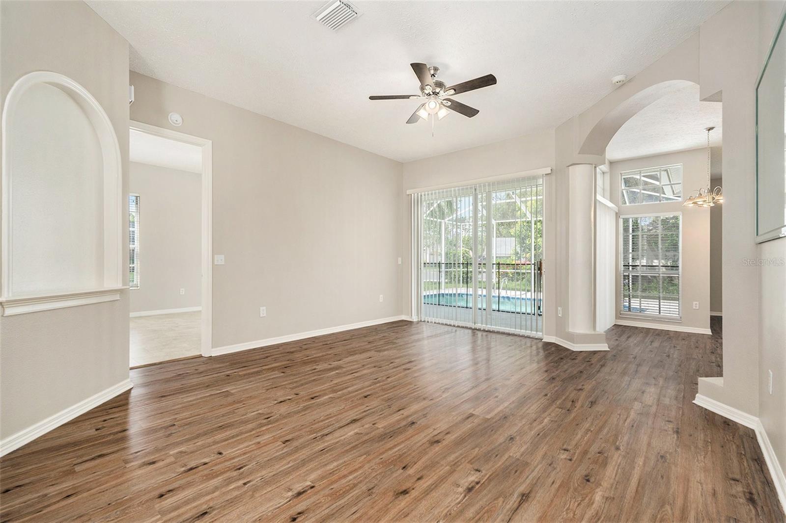 Listing photo id 3 for 12031 Penzance Lane