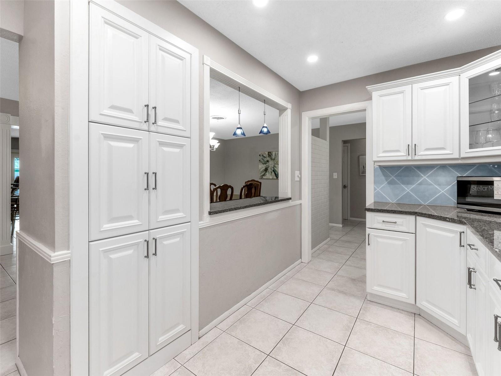 Listing photo id 8 for 13189 87th Avenue