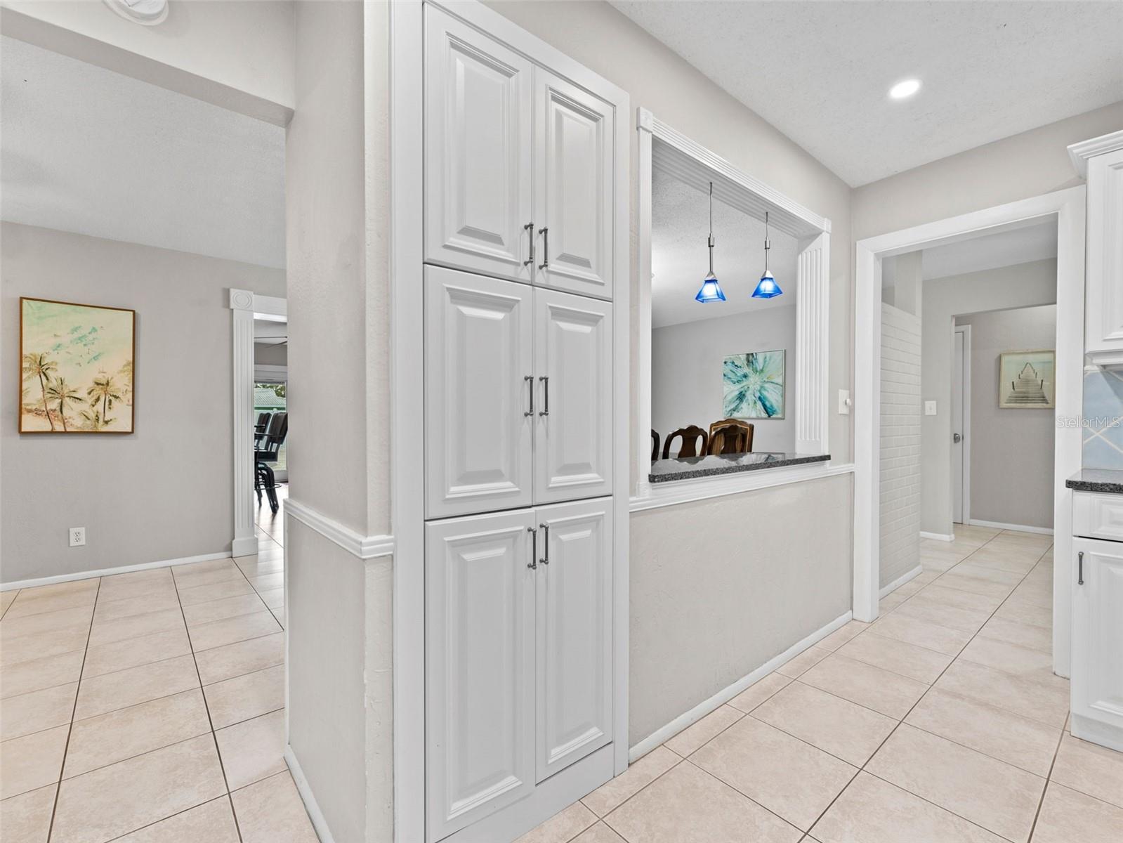 Listing photo id 9 for 13189 87th Avenue