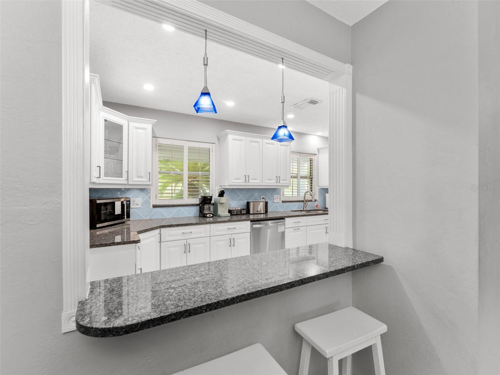 Listing photo id 10 for 13189 87th Avenue