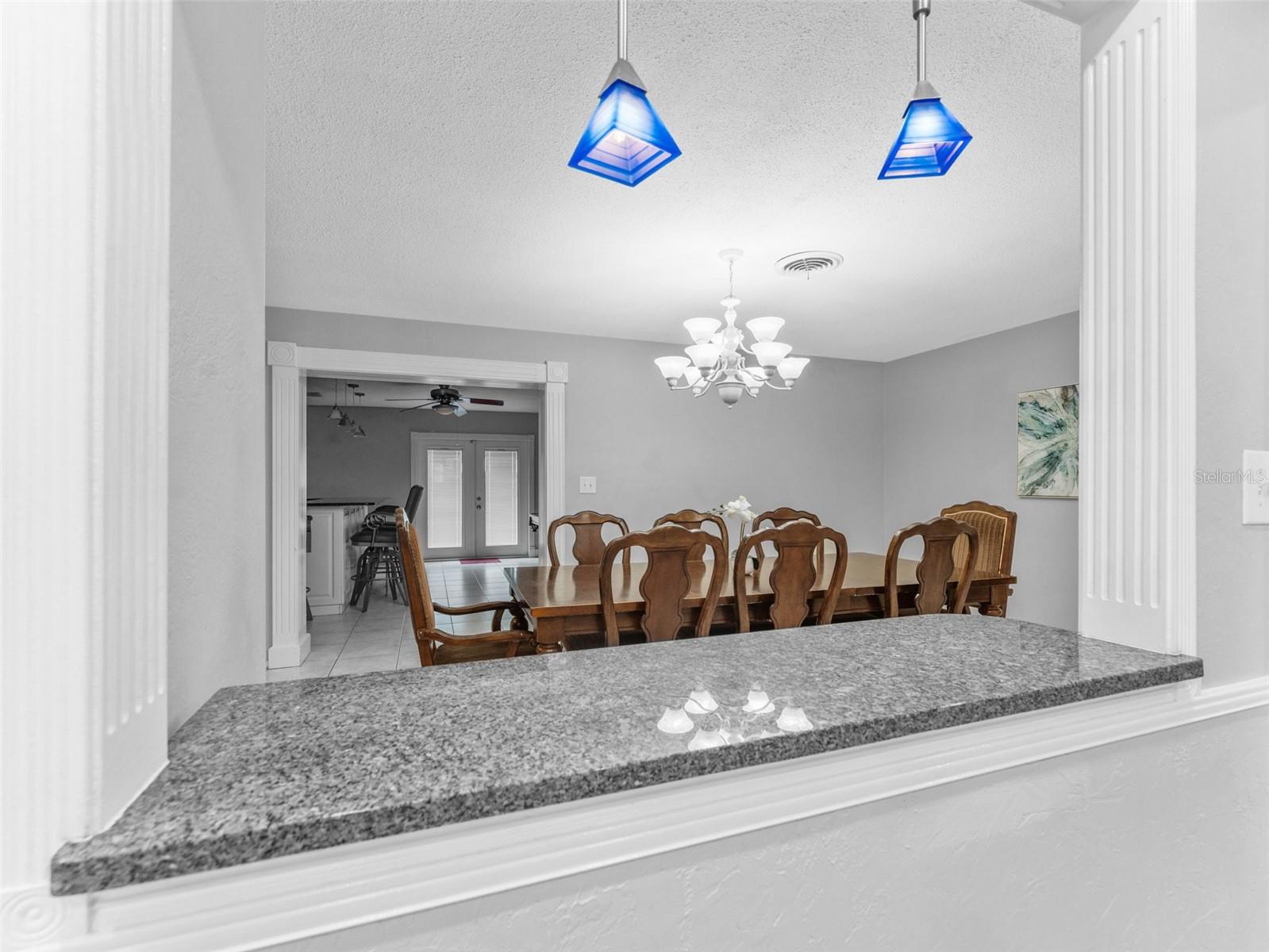 Listing photo id 11 for 13189 87th Avenue