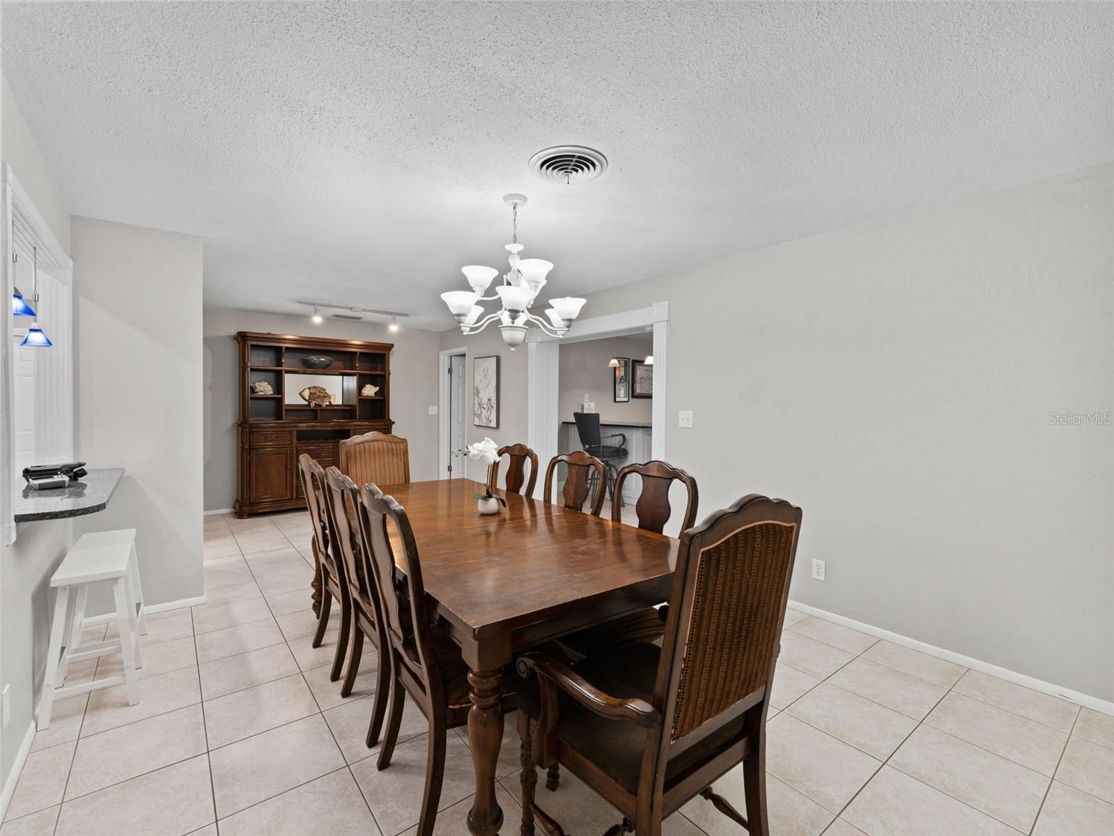 Listing photo id 12 for 13189 87th Avenue