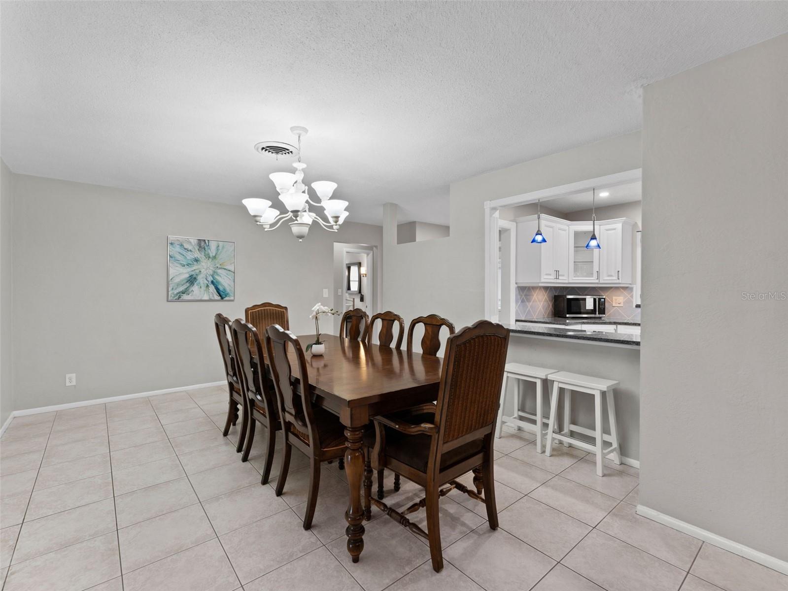 Listing photo id 13 for 13189 87th Avenue