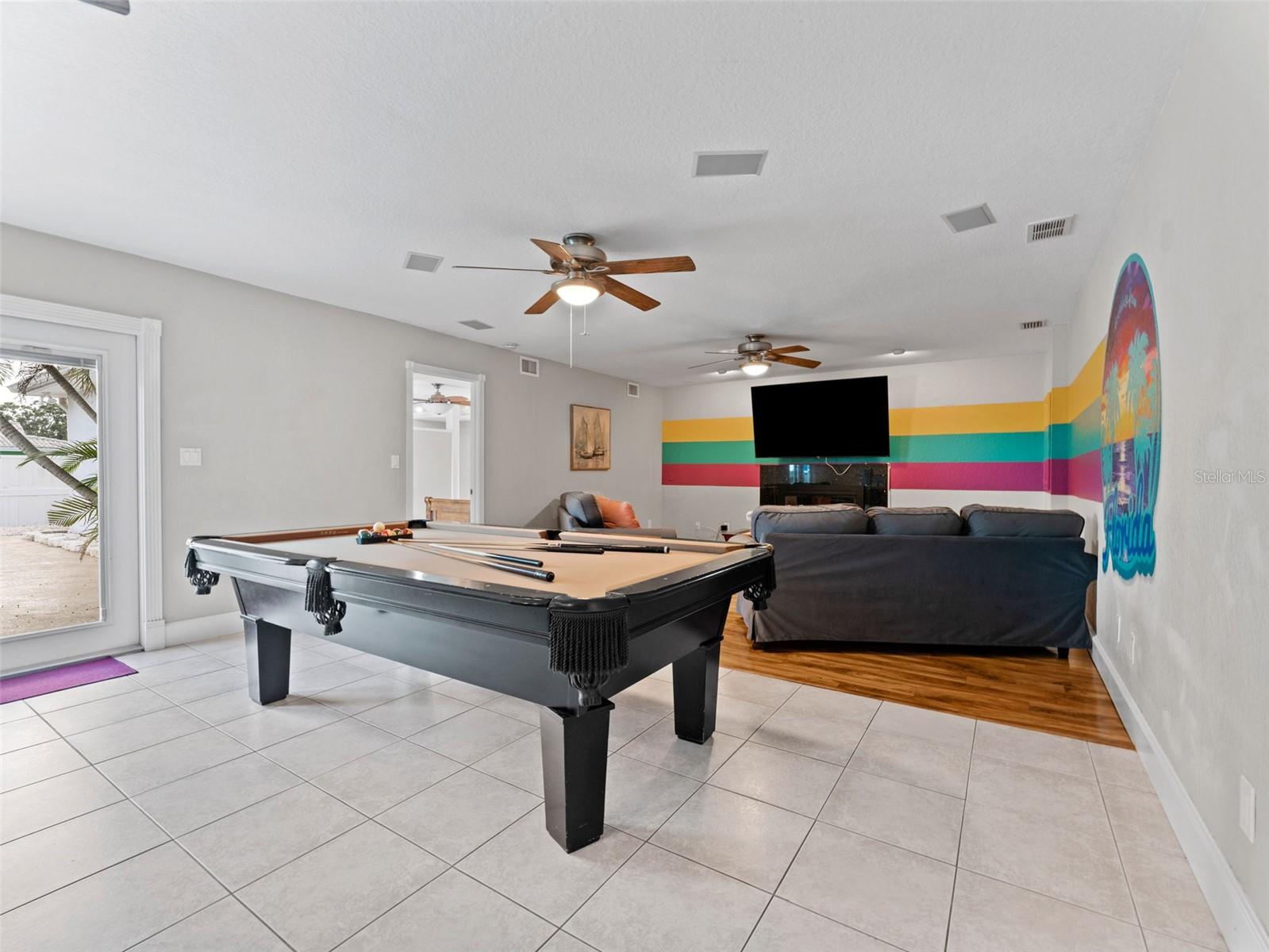 Listing photo id 14 for 13189 87th Avenue