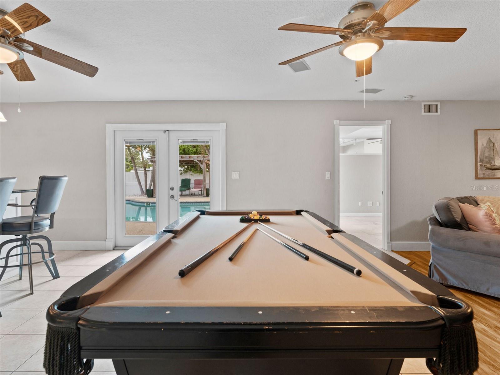 Listing photo id 15 for 13189 87th Avenue