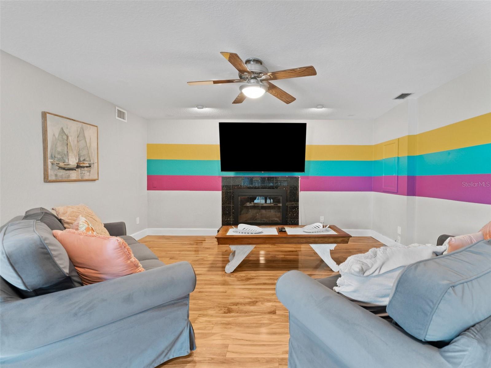 Listing photo id 16 for 13189 87th Avenue