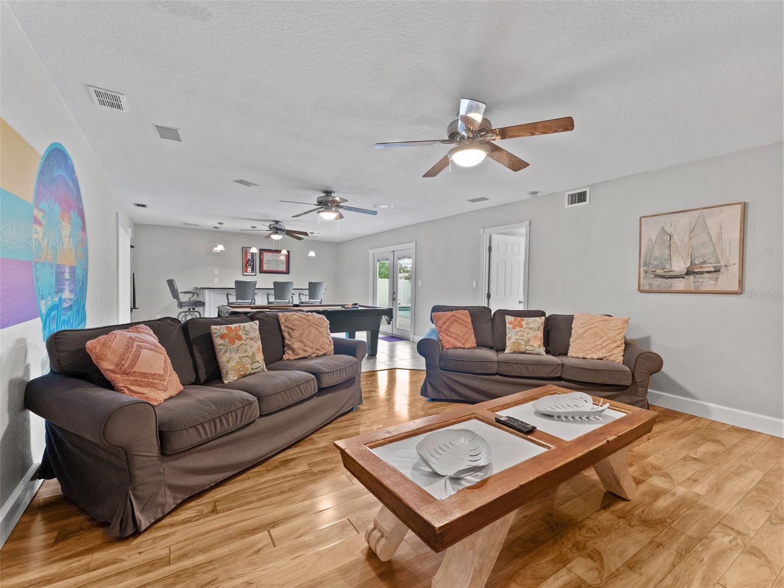 Listing photo id 17 for 13189 87th Avenue