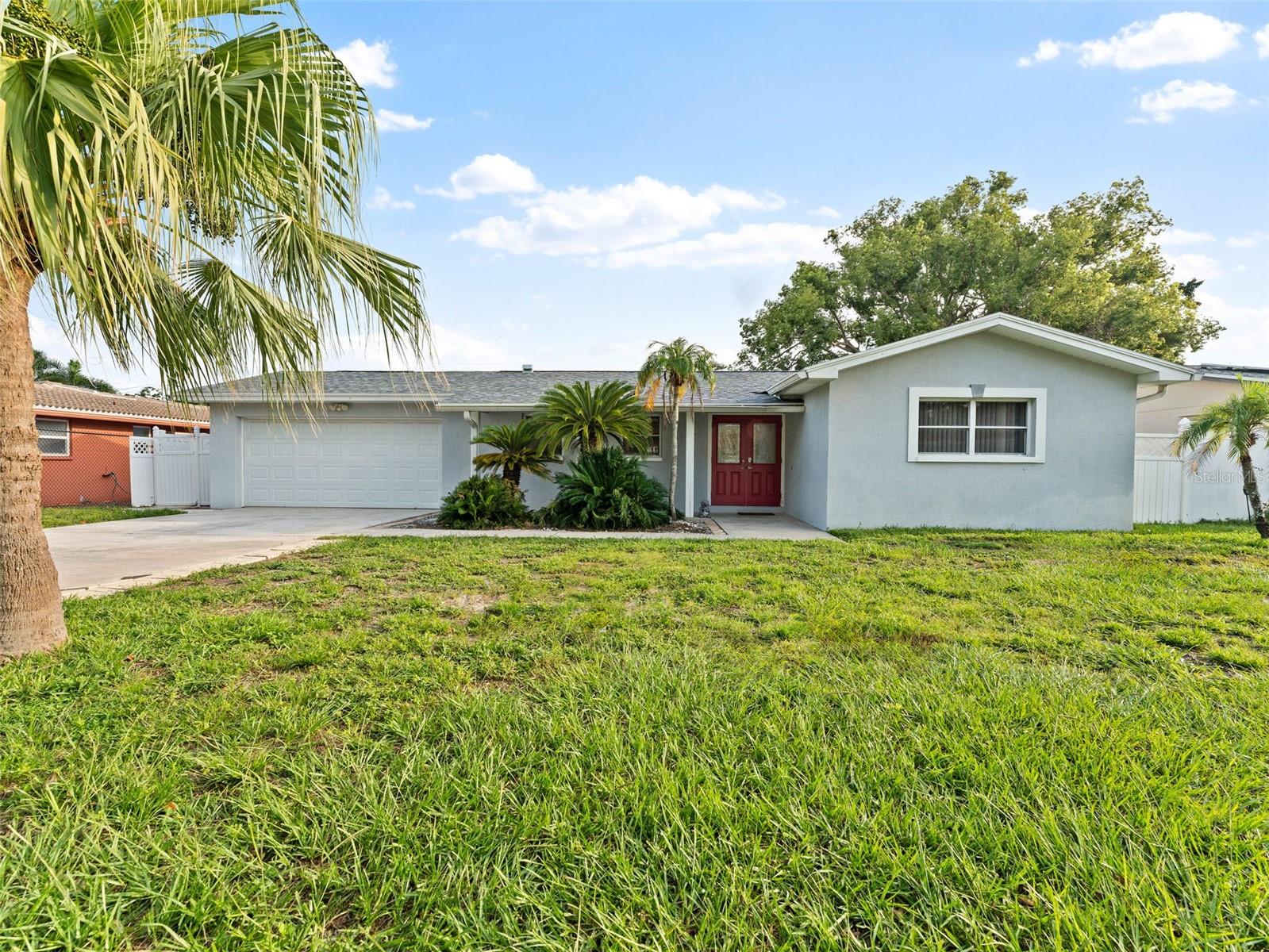 Listing photo id 0 for 13189 87th Avenue