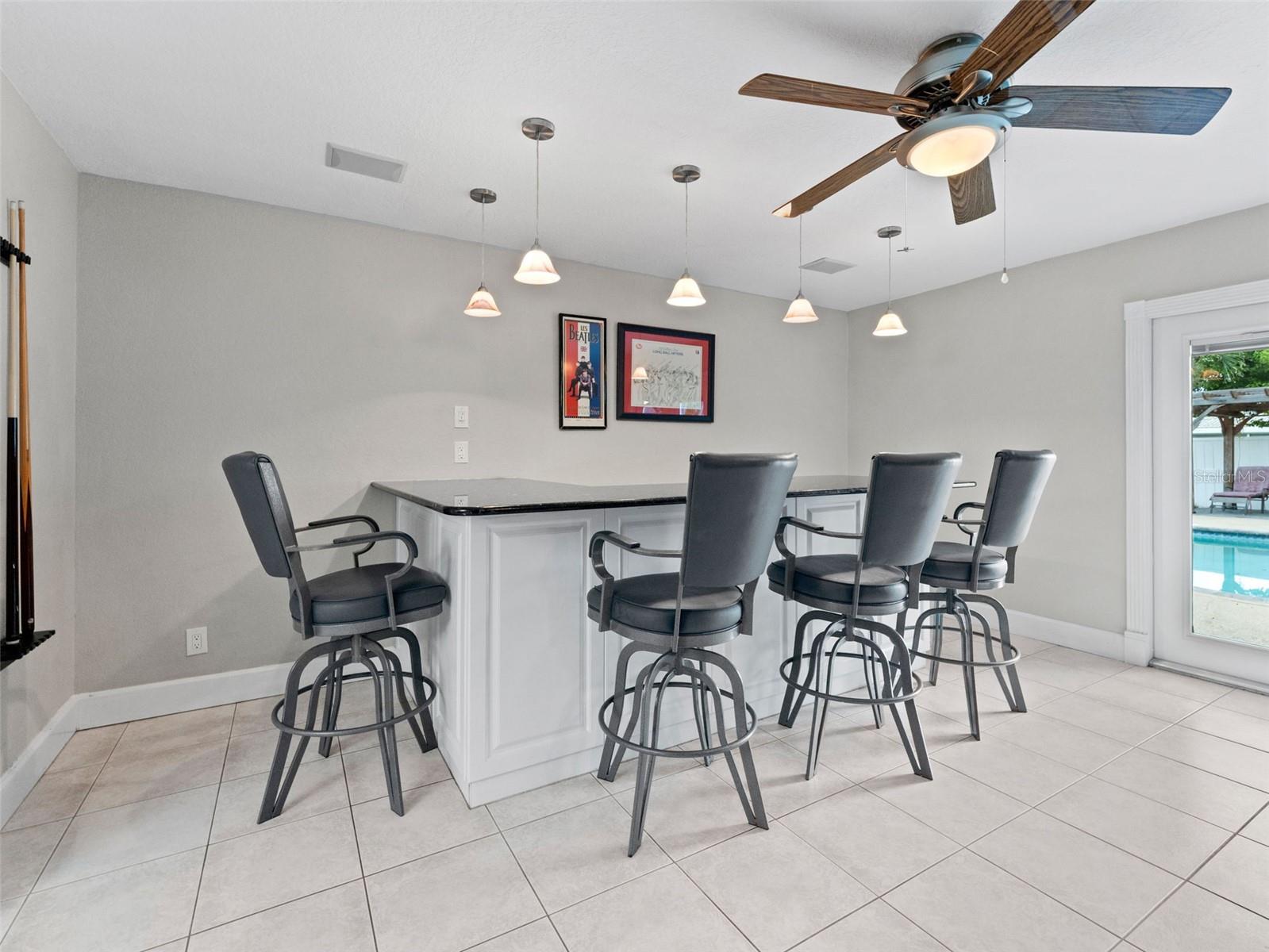 Listing photo id 19 for 13189 87th Avenue