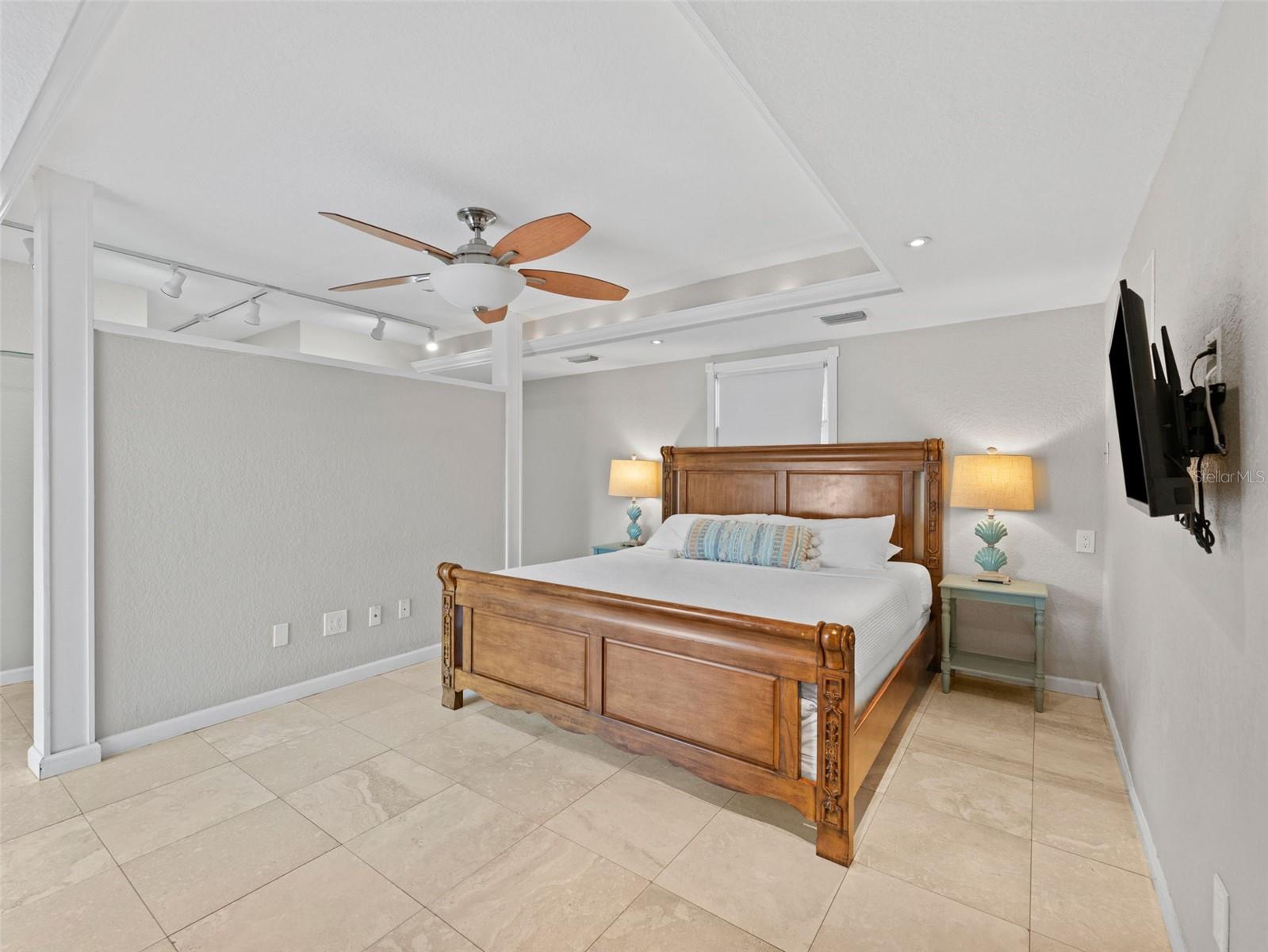 Listing photo id 20 for 13189 87th Avenue