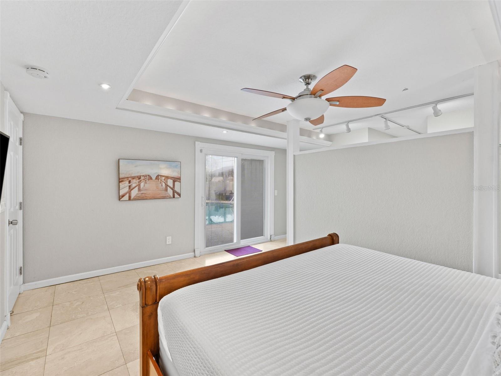 Listing photo id 21 for 13189 87th Avenue