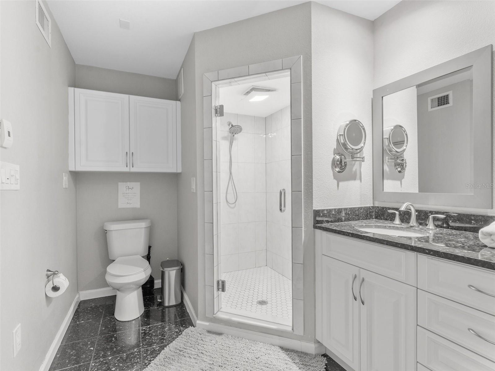Listing photo id 25 for 13189 87th Avenue