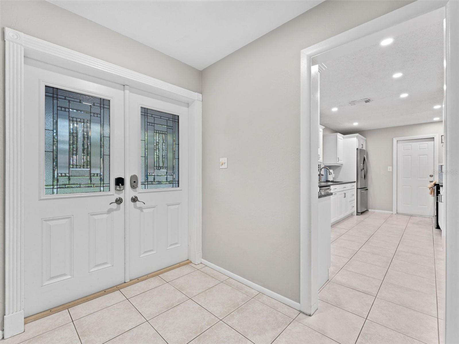 Listing photo id 1 for 13189 87th Avenue