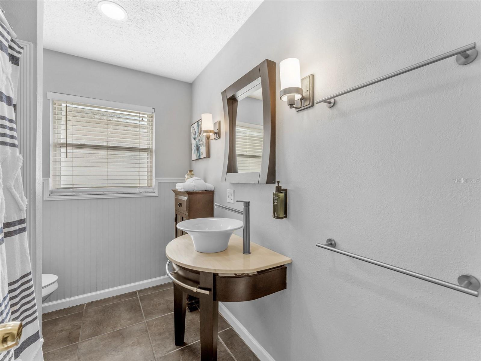 Listing photo id 33 for 13189 87th Avenue