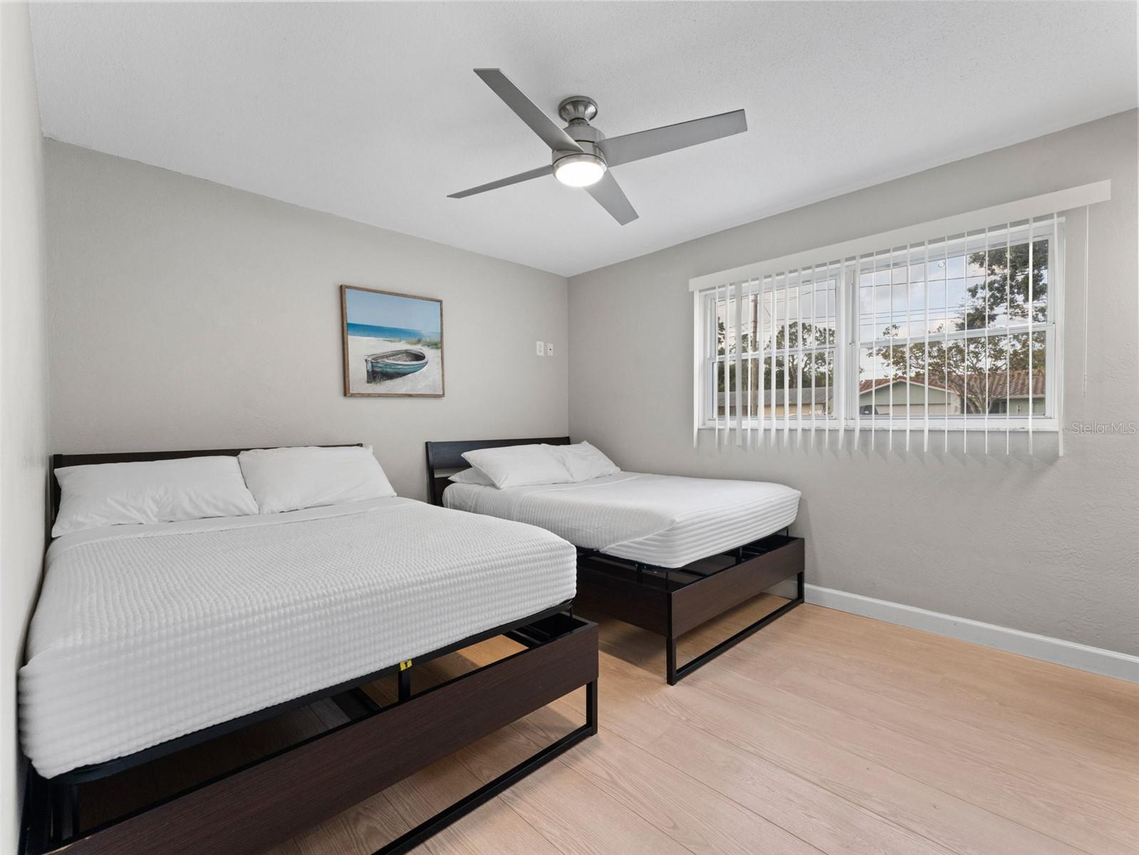 Listing photo id 36 for 13189 87th Avenue