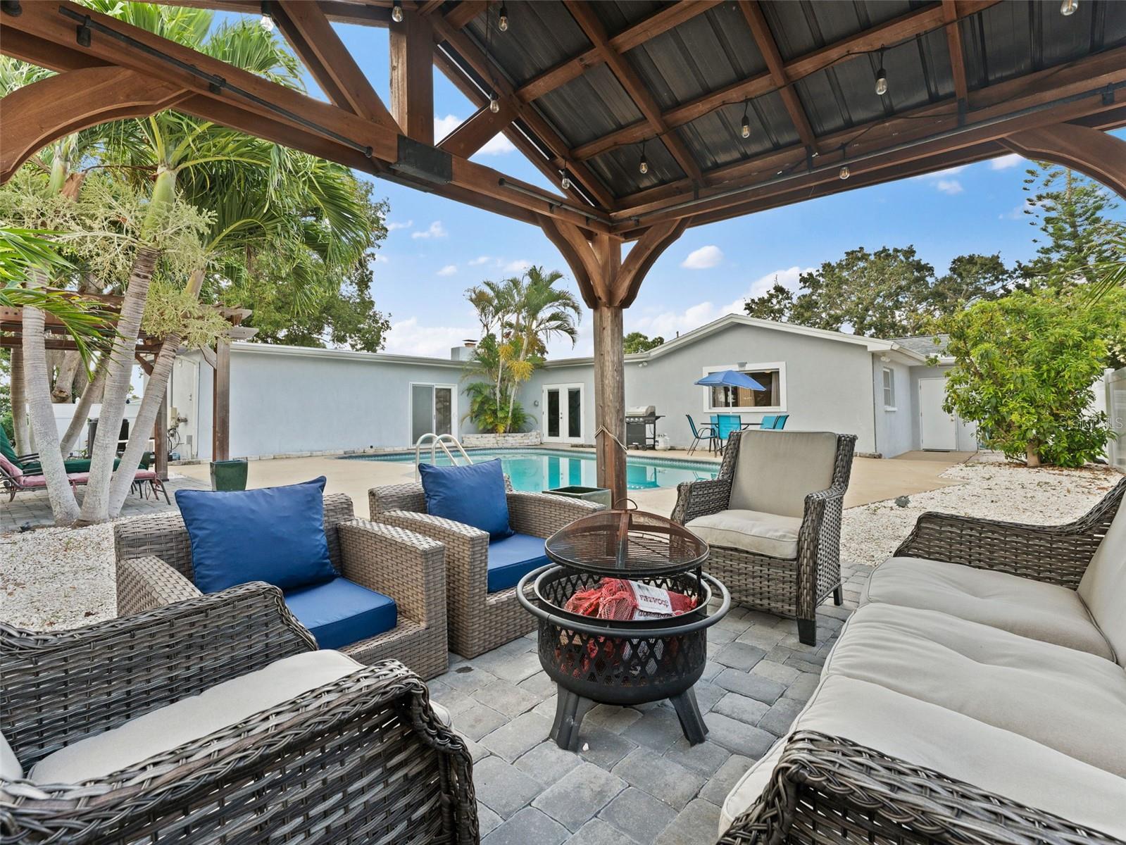 Listing photo id 44 for 13189 87th Avenue