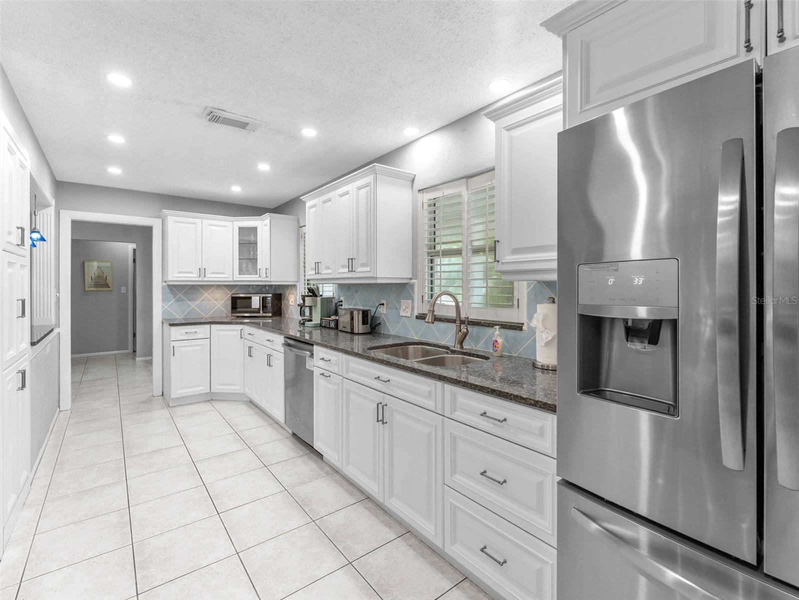 Listing photo id 4 for 13189 87th Avenue