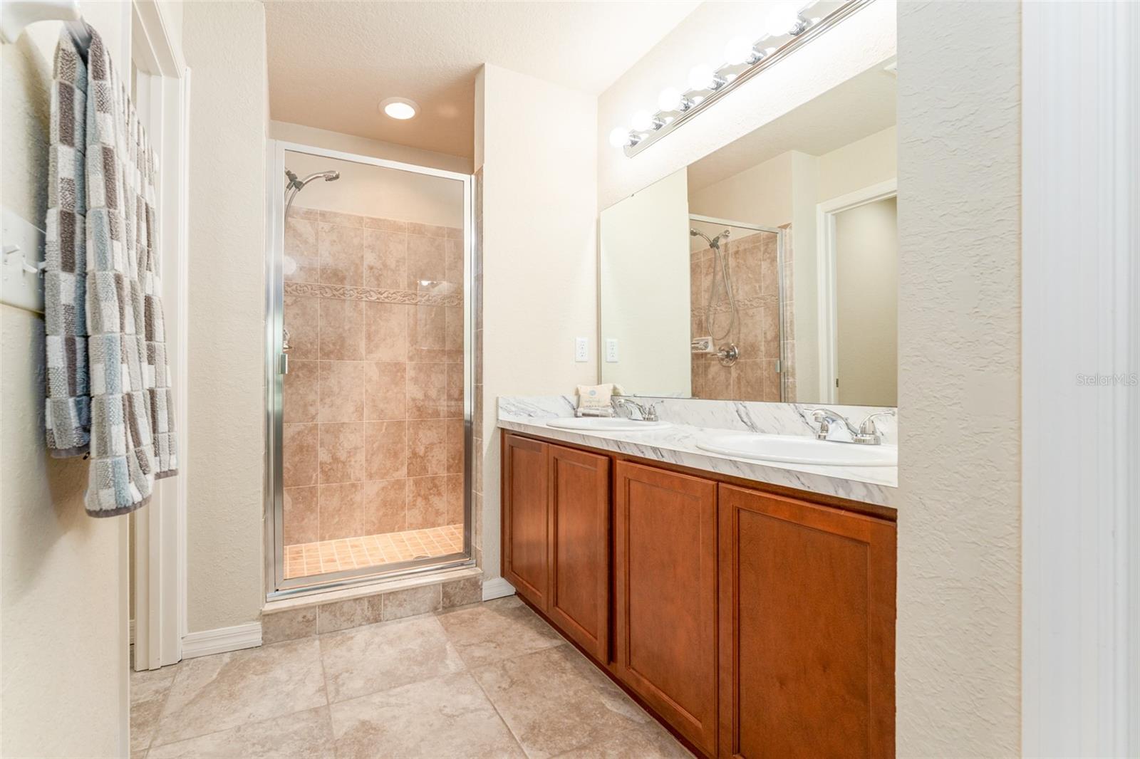 Image 10 of 35 For 212 Woodknoll Place