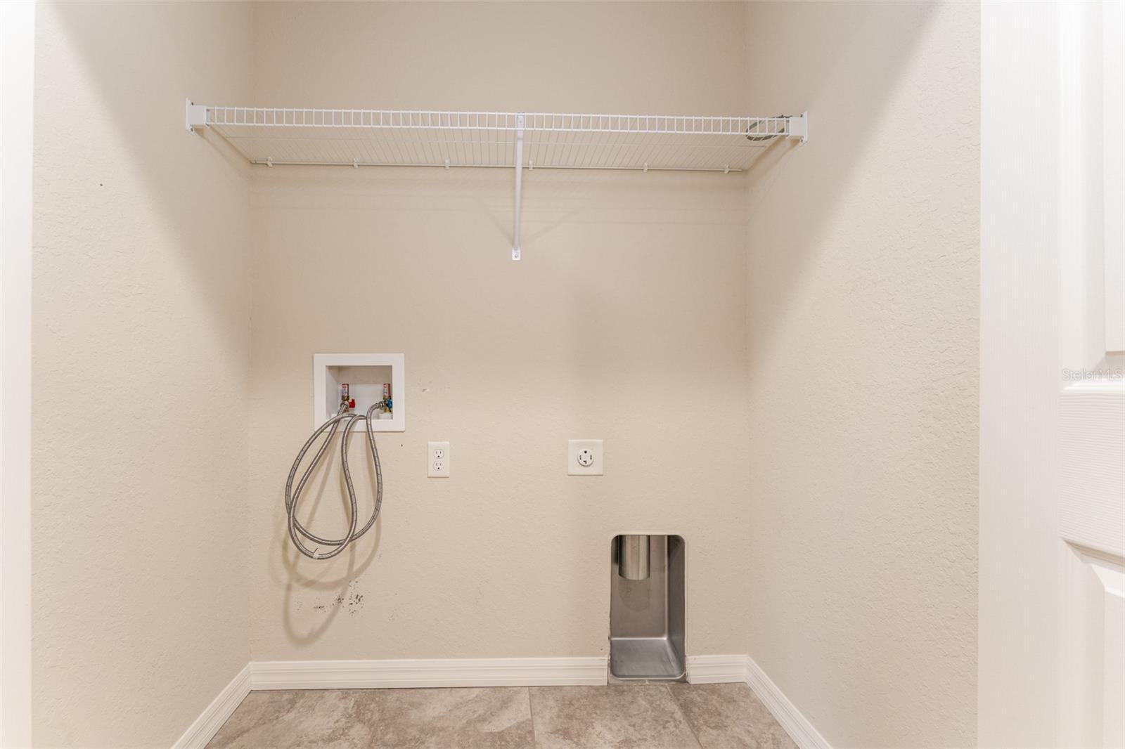Image 12 of 35 For 212 Woodknoll Place