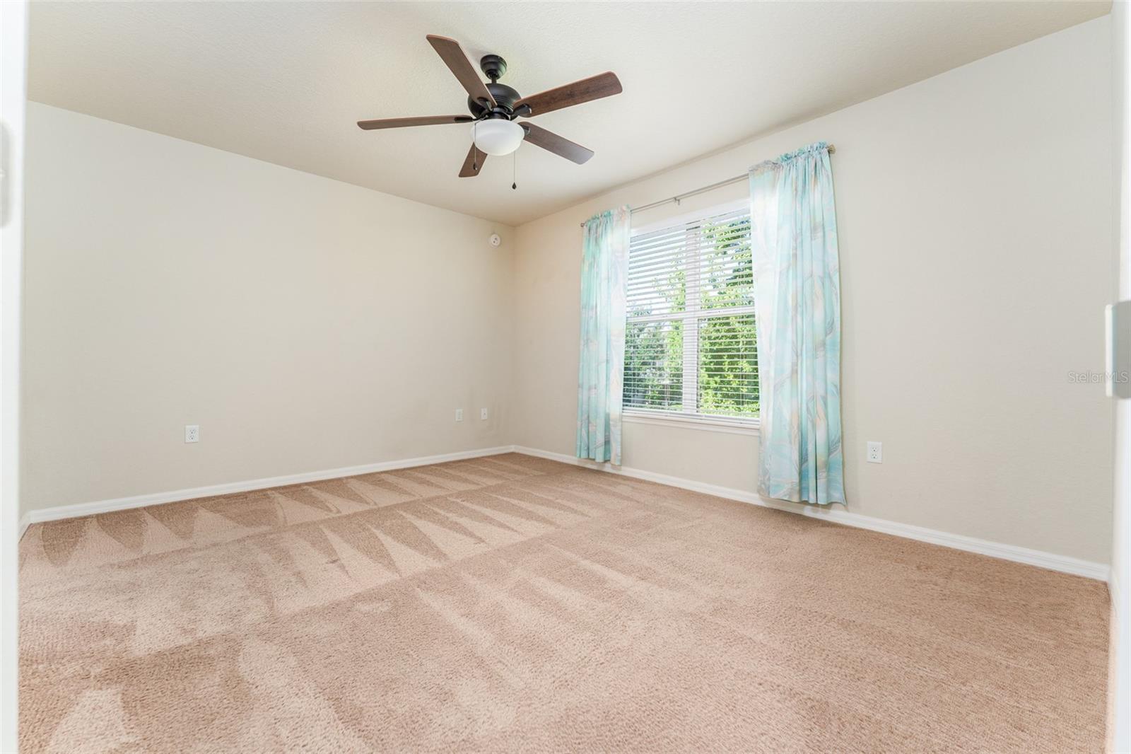 Image 21 of 35 For 212 Woodknoll Place
