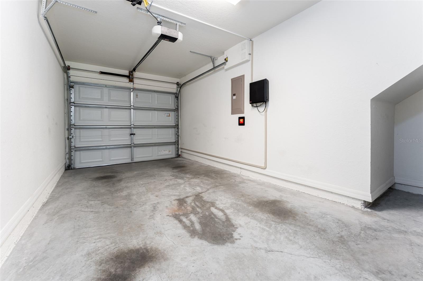 Image 23 of 35 For 212 Woodknoll Place