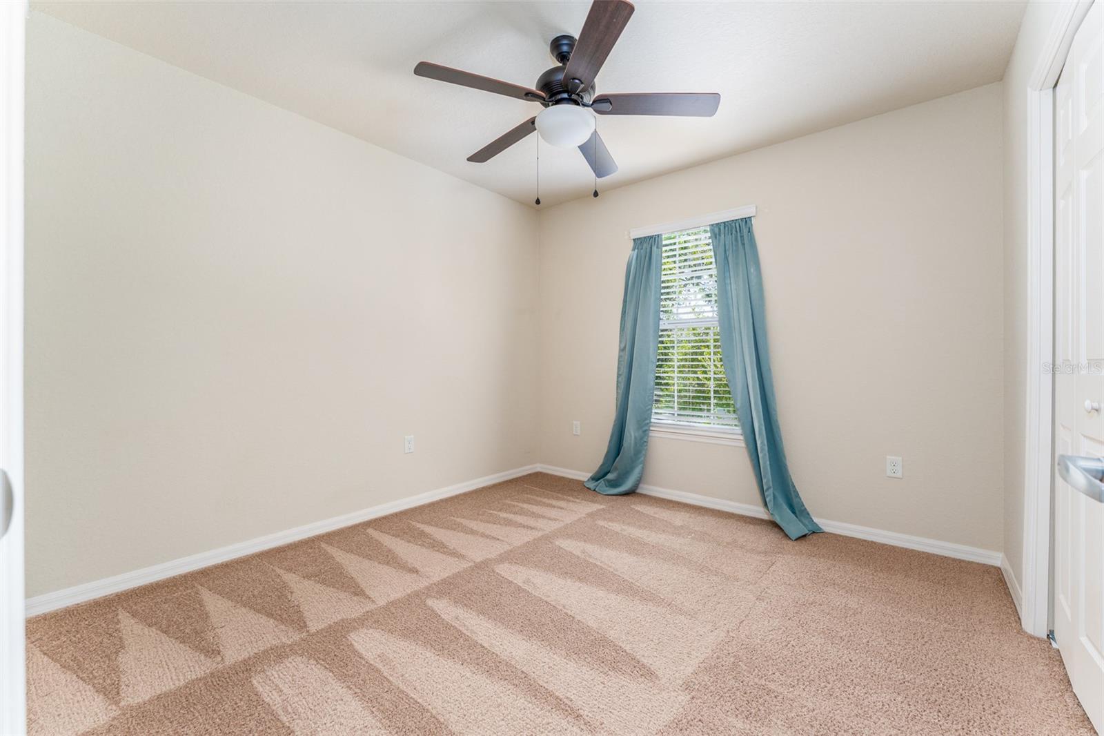 Image 28 of 35 For 212 Woodknoll Place