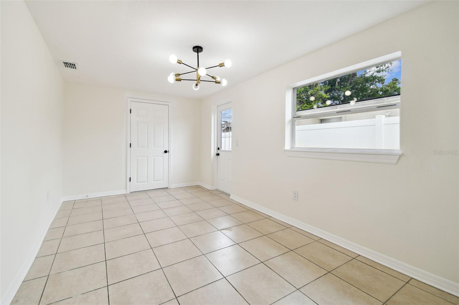 Image 10 of 37 For 3320 Kathleen Street