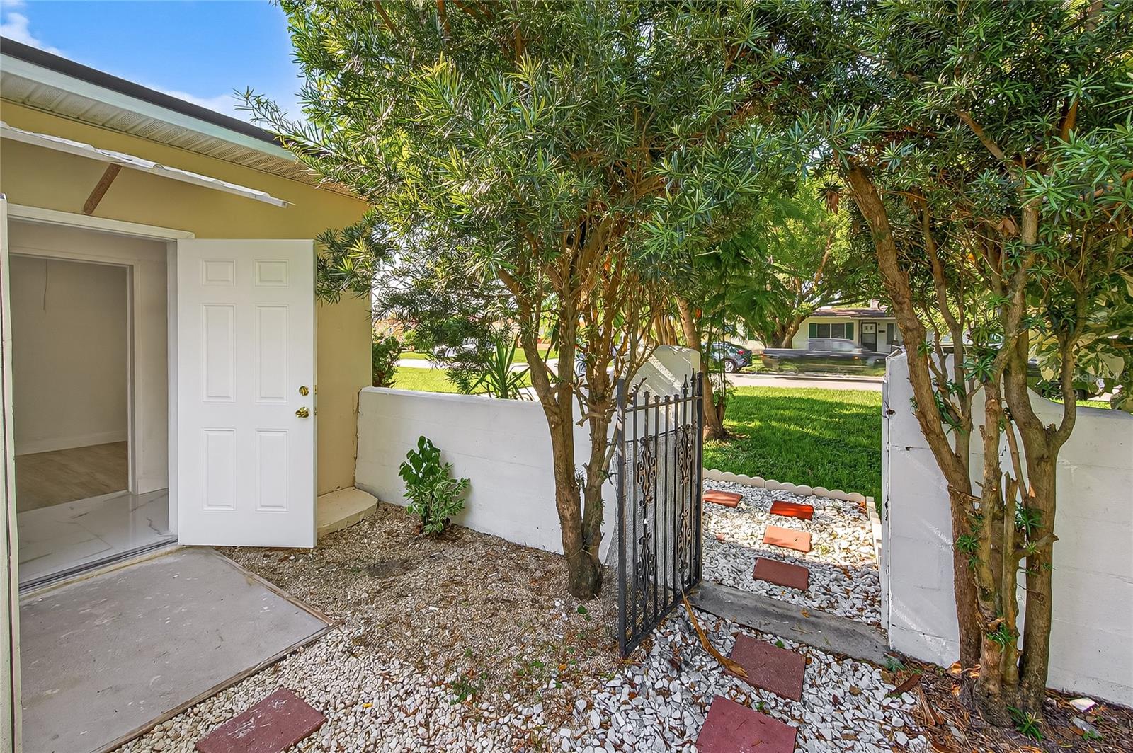 Image 33 of 50 For 2503 Diana Street
