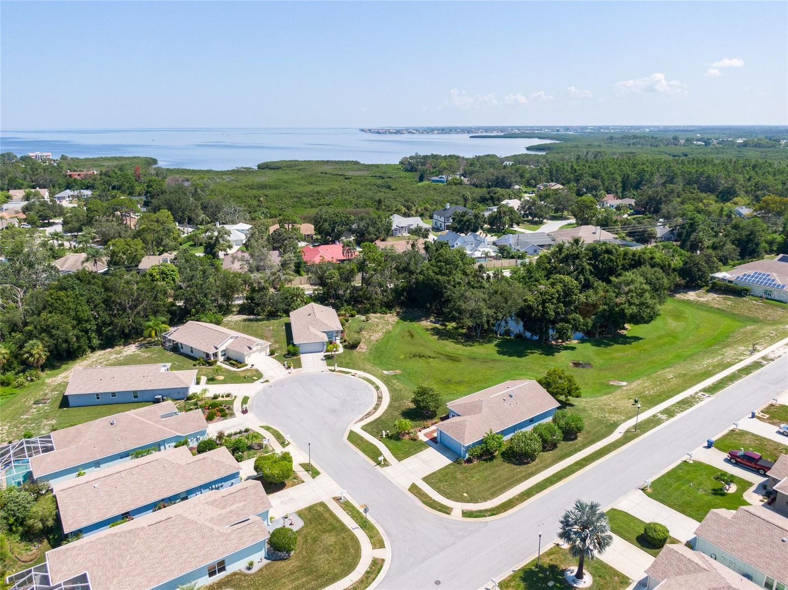 Listing photo id 28 for 2926 Walnut Grove Court