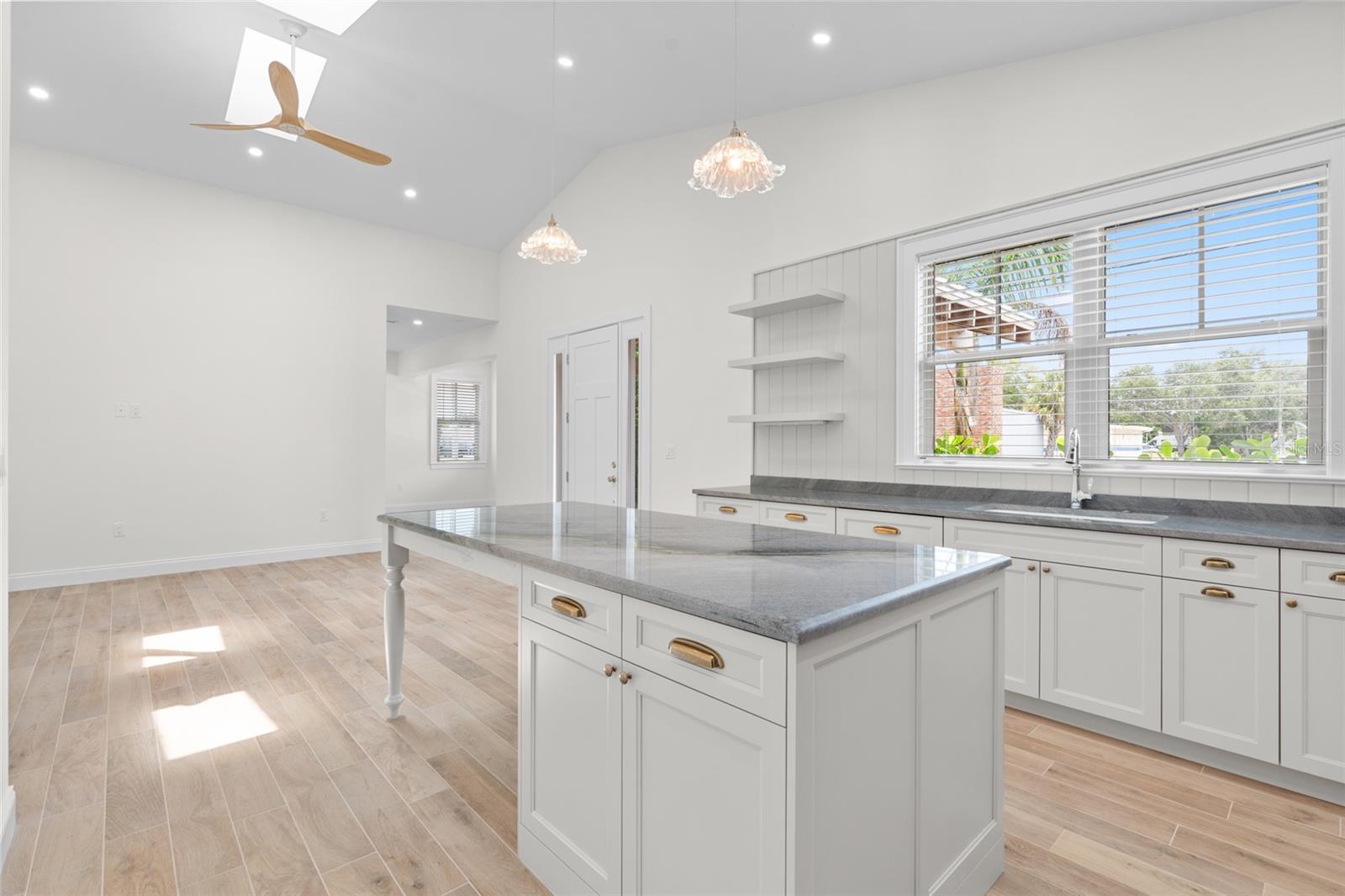Image 11 of 40 For 1621 31st Avenue N