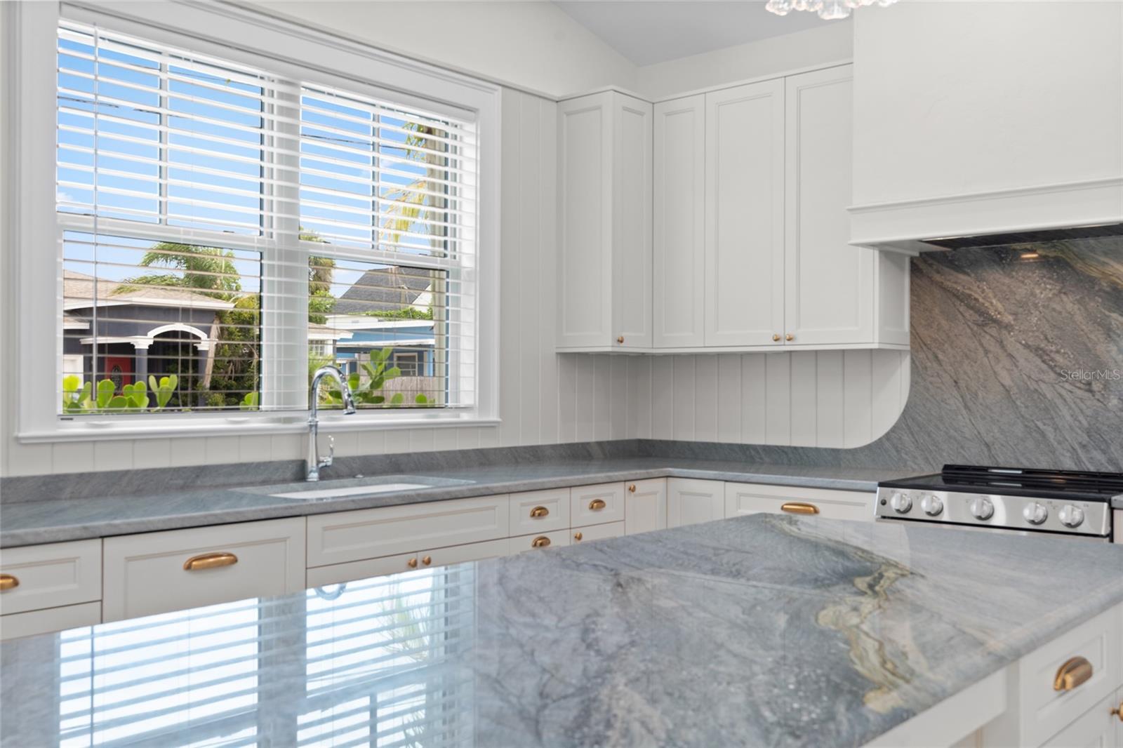 Image 12 of 40 For 1621 31st Avenue N