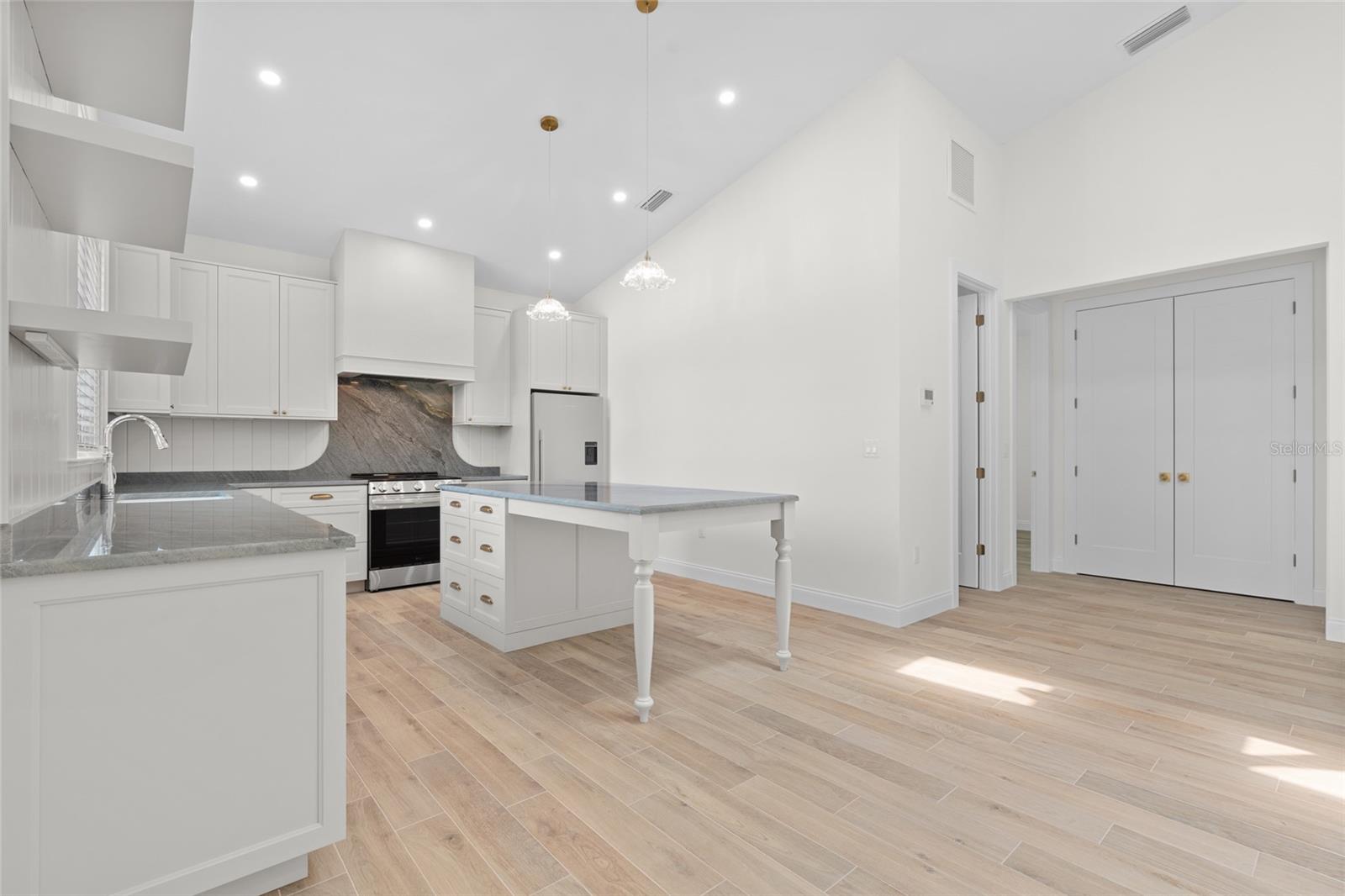 Image 15 of 40 For 1621 31st Avenue N