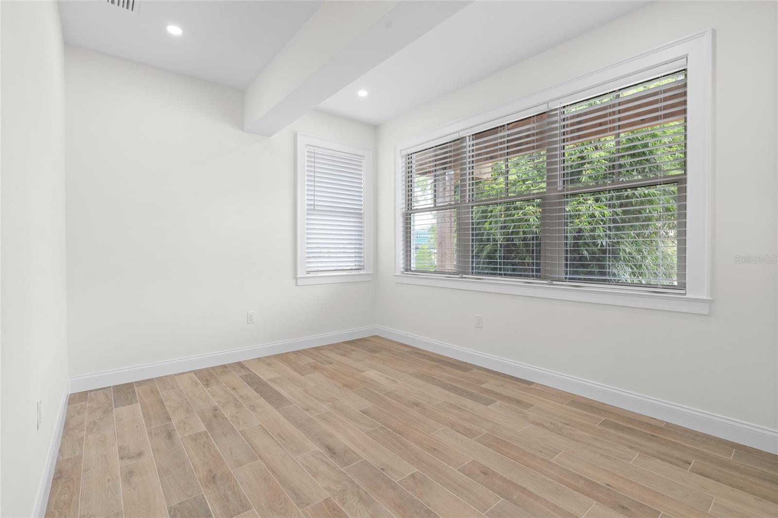 Image 17 of 40 For 1621 31st Avenue N