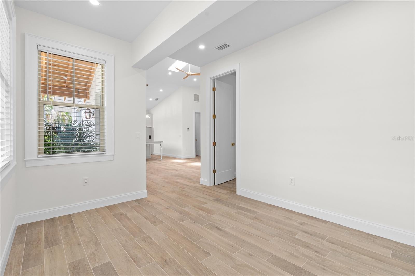 Image 18 of 40 For 1621 31st Avenue N