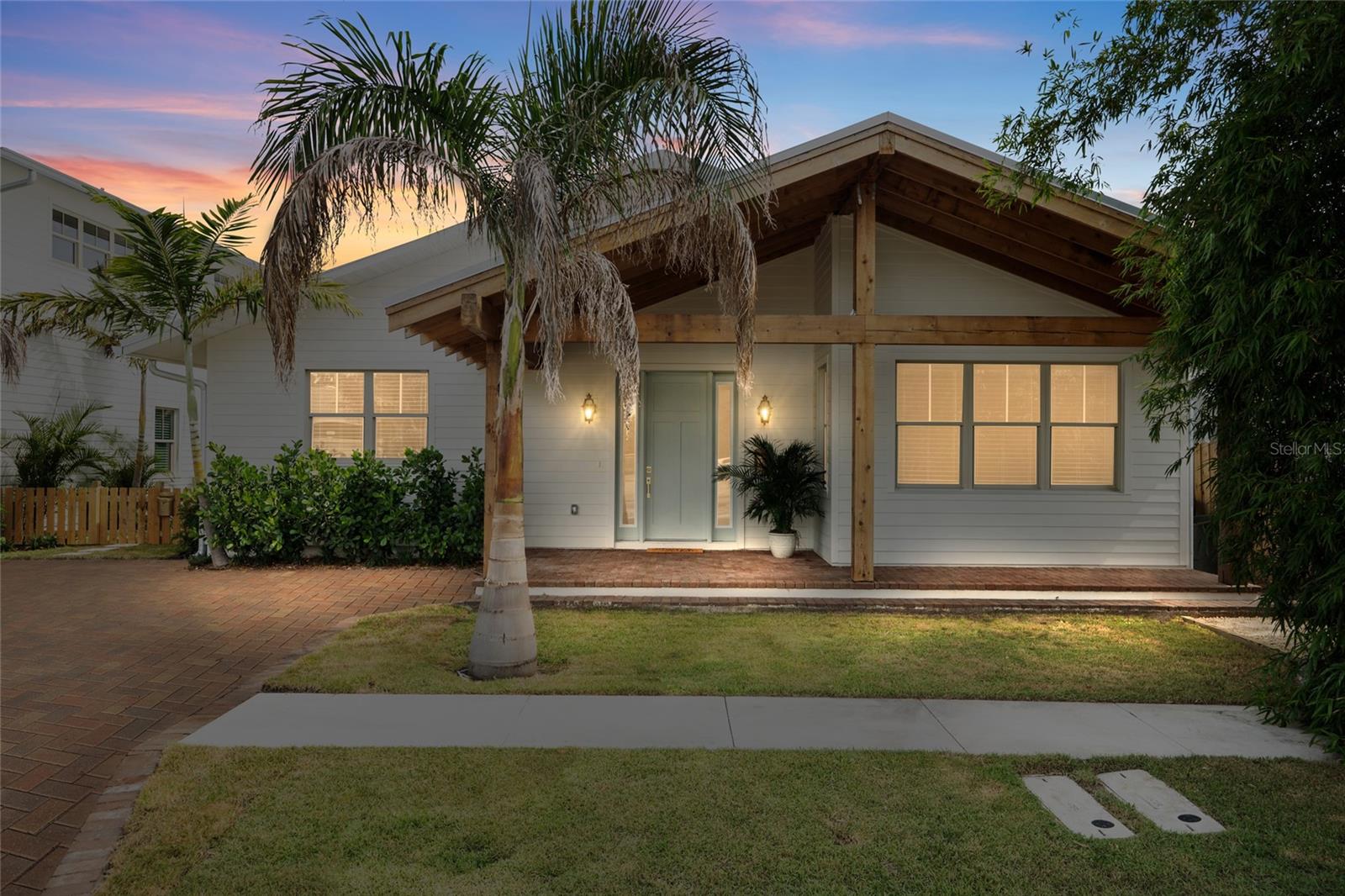 Image 2 of 40 For 1621 31st Avenue N