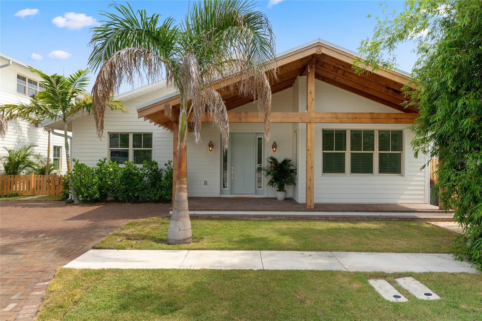 Image 3 of 40 For 1621 31st Avenue N