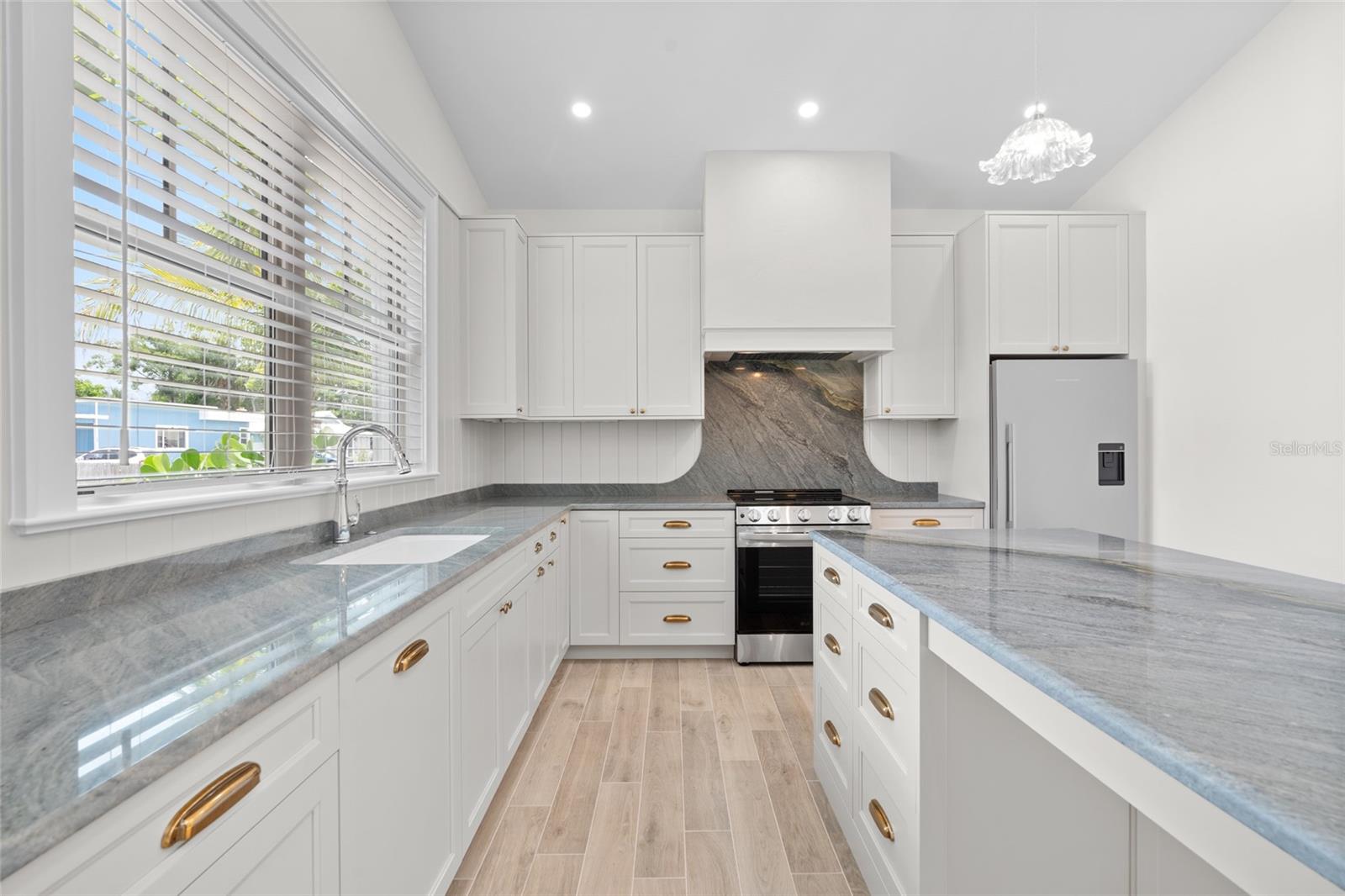 Image 9 of 40 For 1621 31st Avenue N