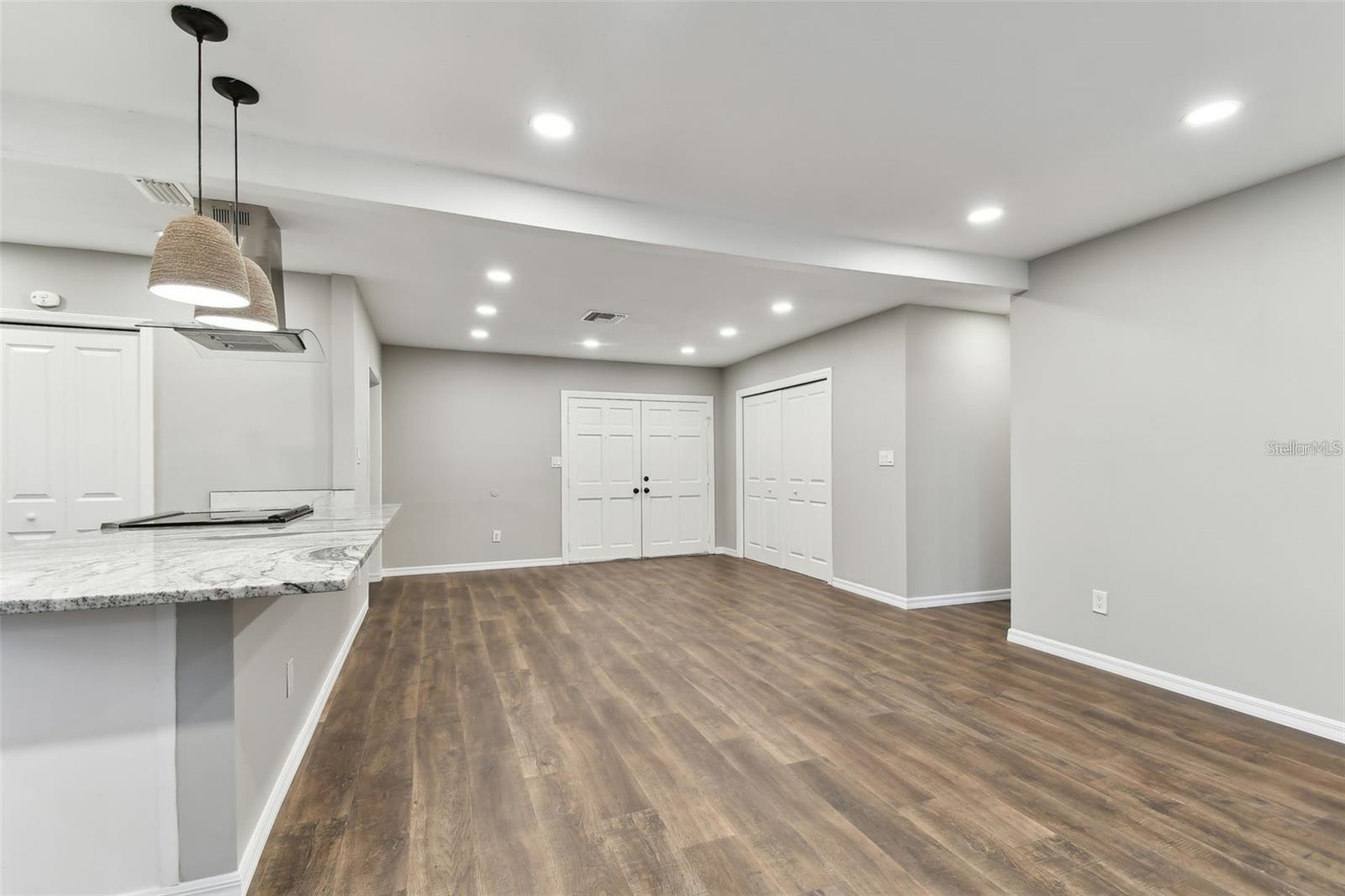 Listing photo id 8 for 7030 19th Way N