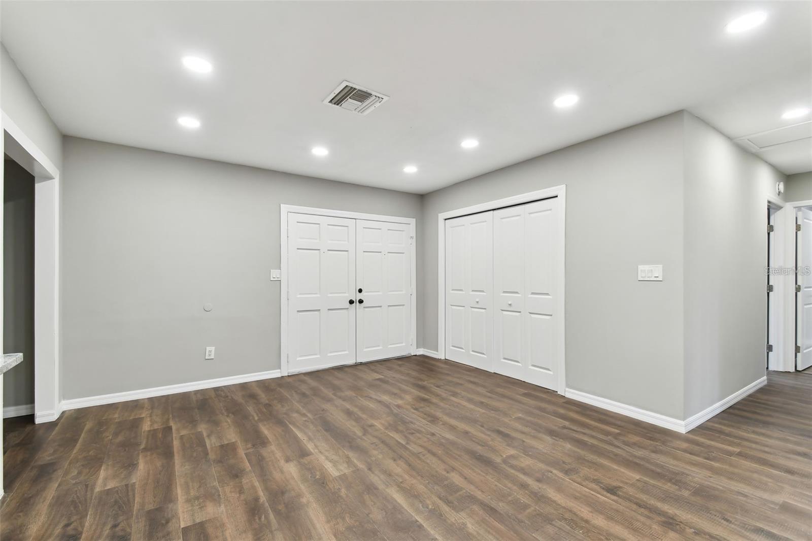 Listing photo id 9 for 7030 19th Way N