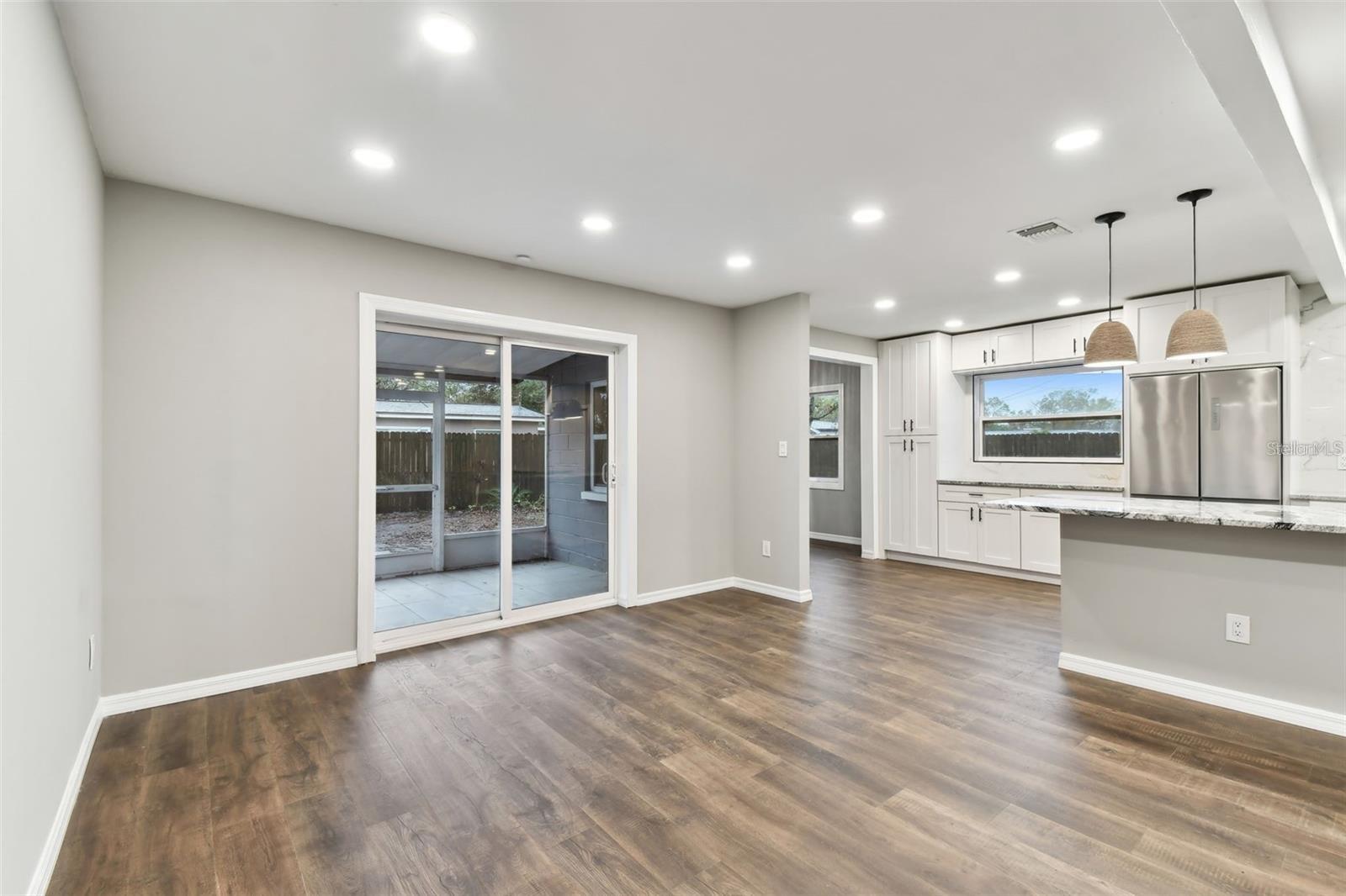 Listing photo id 10 for 7030 19th Way N
