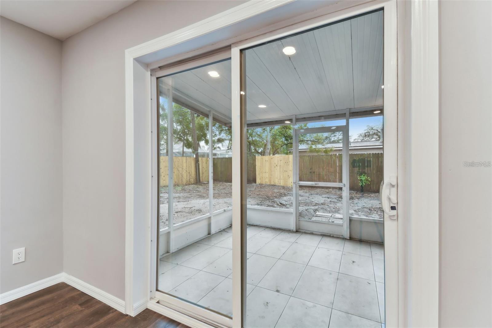 Listing photo id 12 for 7030 19th Way N