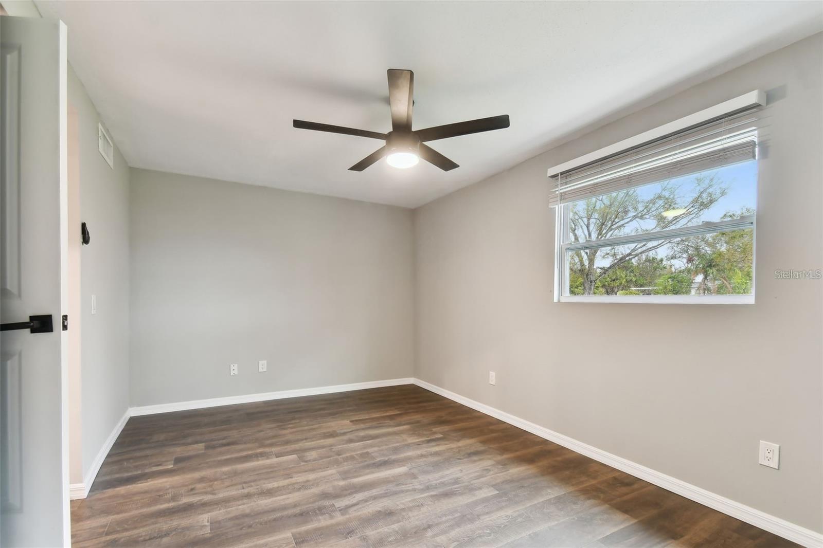 Listing photo id 24 for 7030 19th Way N