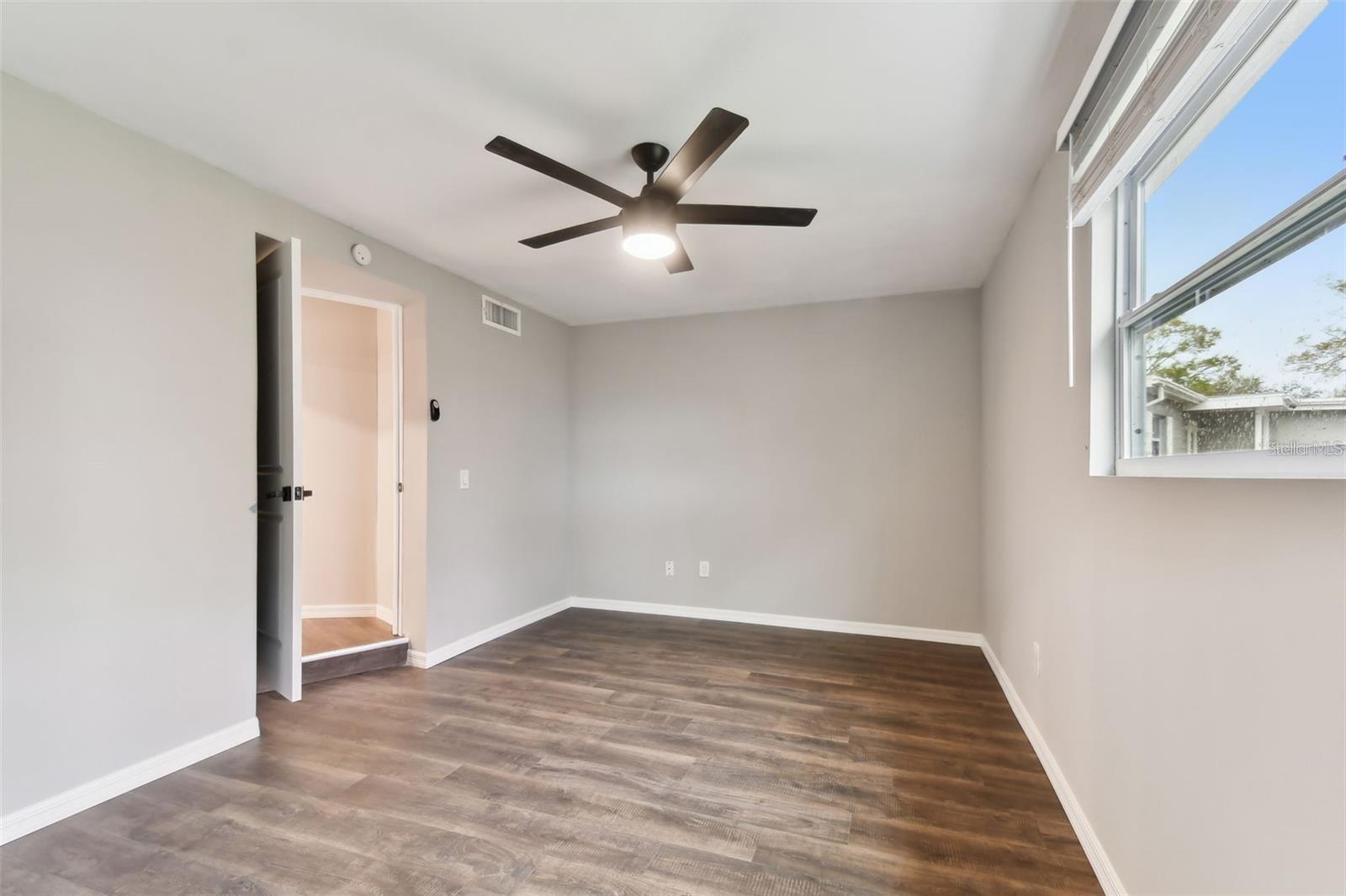 Listing photo id 25 for 7030 19th Way N